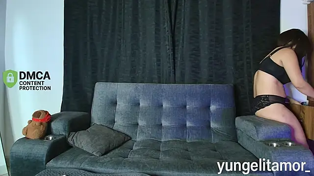 yungelitamor  online show from 9, 10, 2025