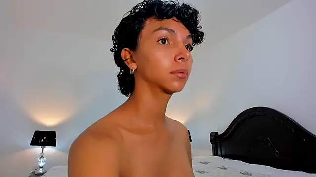 xhenisa  online show from 22, 2, 2025