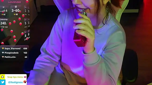 PetiteAngel666 online show from 24, 1, 2025