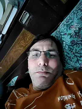 Snapshot of ZIMMY25 chatting on 19, 11, 2025 ZIMMY25 online show from 19, 11, 2025