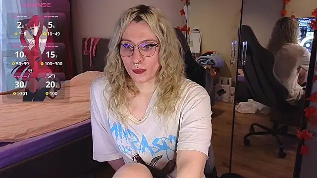 Lori Myaf online show from 5, 10, 2025