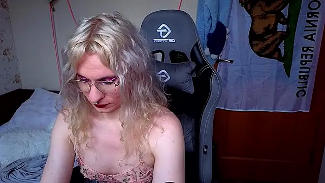 Lori Myaf online show from 25, 3, 2026