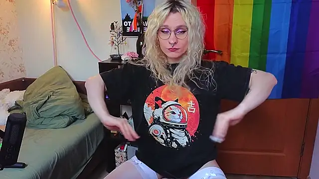 Snapshot of Lori_Myaf chatting on 7, 7, 2026 Lori Myaf online show from 7, 7, 2026