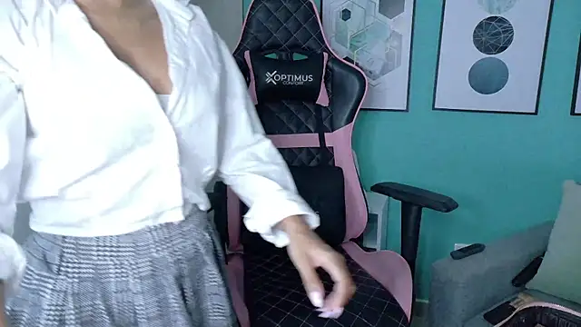 DianaHopson online show from 23, 1, 2025