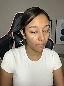 DianaHopson online show from 15, 2, 2025