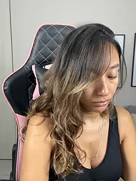 DianaHopson online show from 27, 2, 2025