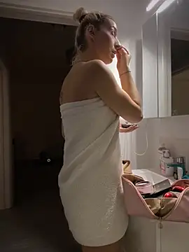 Ella Charm online show from 24, 10, 2025