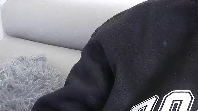 sarametisse26 online show from 15, 1, 2025