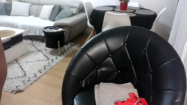 sarametisse26 online show from 28, 1, 2025