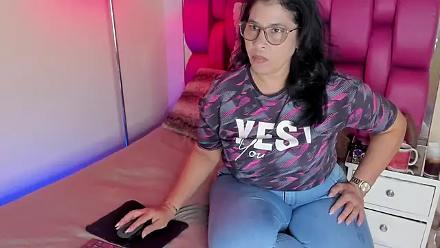 Snapshot of desire_matture chatting on 6, 1, 2025 desire matture online show from 6, 1, 2025