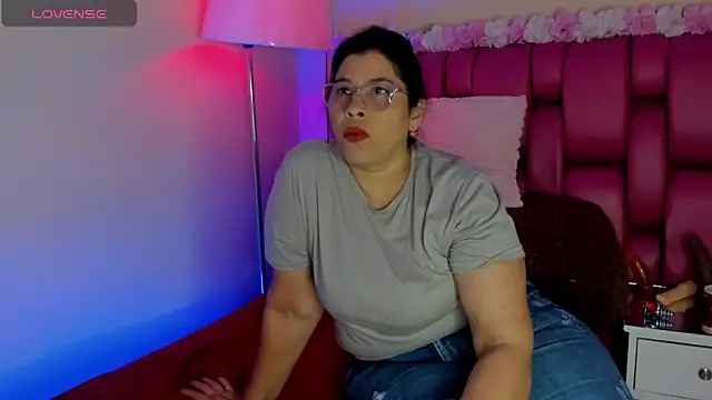 Snapshot of desire_matture chatting on 18, 2, 2025 desire matture online show from 18, 2, 2025