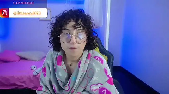 Snapshot of little__amy_ chatting on 2, 1, 2025 little  amy  online show from 2, 1, 2025