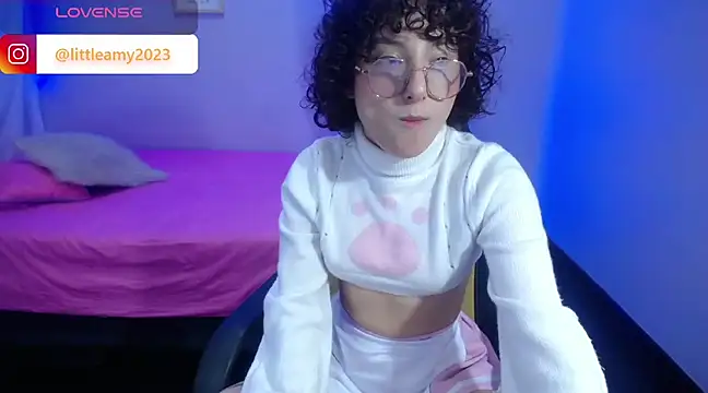 Snapshot of little__amy_ chatting on 5, 1, 2025 little  amy  online show from 5, 1, 2025