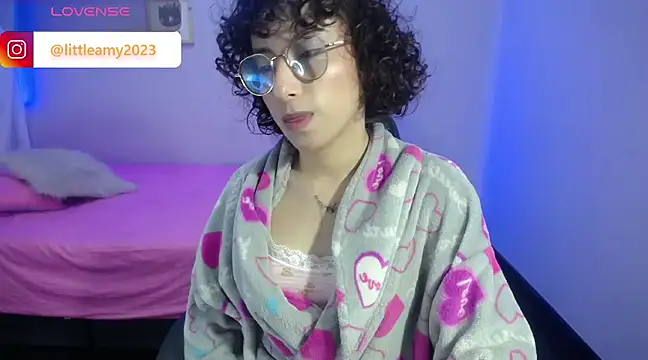 Snapshot of little__amy_ chatting on 6, 1, 2025 little  amy  online show from 6, 1, 2025