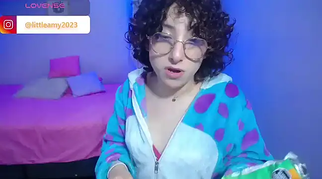 Snapshot of little__amy_ chatting on 9, 1, 2025 little  amy  online show from 9, 1, 2025