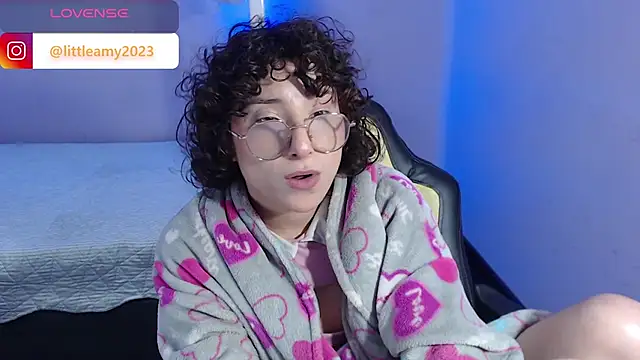 Snapshot of little__amy_ chatting on 30, 1, 2025 little  amy  online show from 30, 1, 2025