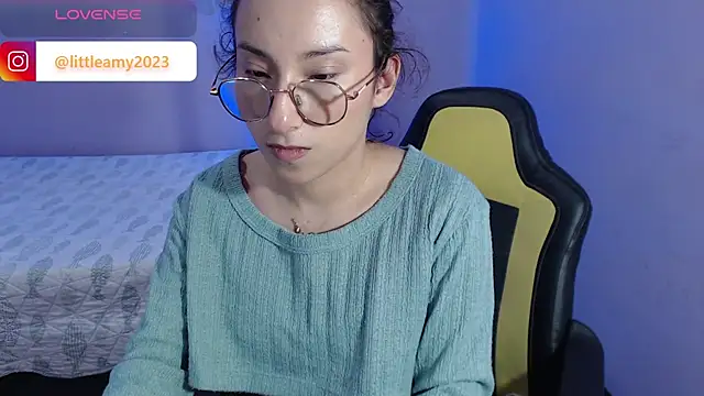 Snapshot of little__amy_ chatting on 4, 2, 2025 little  amy  online show from 4, 2, 2025