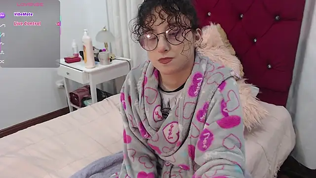 Snapshot of little__amy_ chatting on 11, 10, 2025 little  amy  online show from 11, 10, 2025