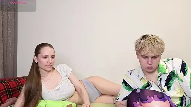 Emily and Ilumi online show from 27, 2, 2026