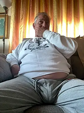 Snapshot of Russirayu chatting on 1, 12, 2025 Russirayu online show from 1, 12, 2025