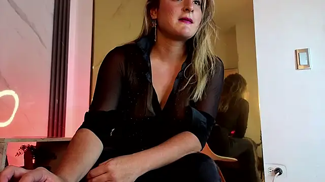 Snapshot of CandyQueenGold chatting on 5, 6, 2026 CandyQueenGold online show from 5, 6, 2026