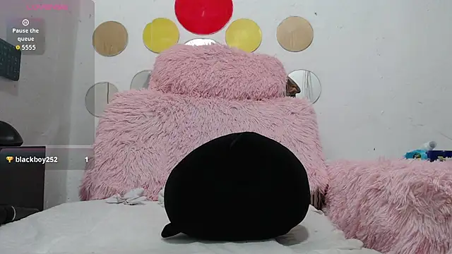 EVAHOTXX online show from 4, 2, 2026