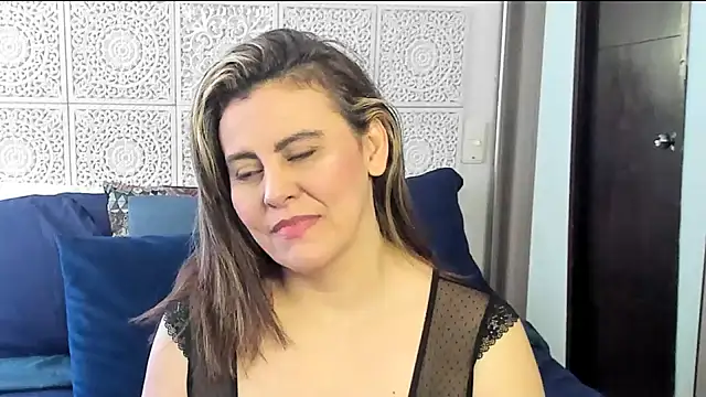 Snapshot of V_monse chatting on 1, 2, 2025 V monse online show from 1, 2, 2025