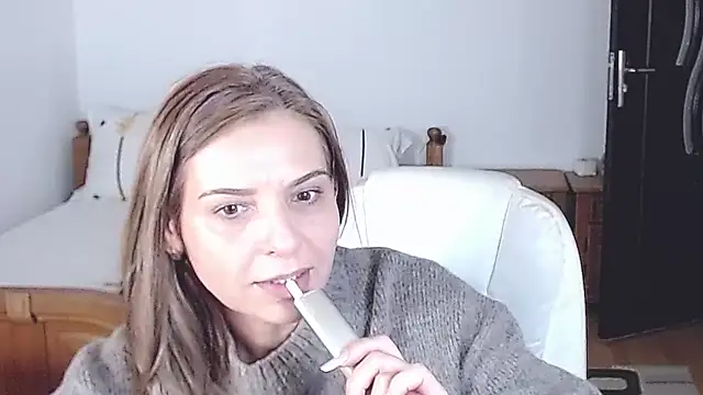 Snapshot of evamaria2024 chatting on 21, 10, 2025 evamaria2024 online show from 21, 10, 2025