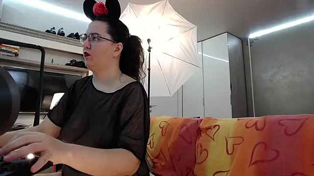 Snapshot of ILoveToFeelU chatting on 1, 11, 2025 ILoveToFeelU online show from 1, 11, 2025