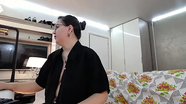 Snapshot of ILoveToFeelU chatting on 24, 11, 2025 ILoveToFeelU online show from 24, 11, 2025