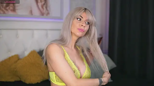 Adelyn Chase online show from 19, 12, 2024