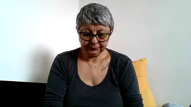 roseblak42 online show from 15, 3, 2026