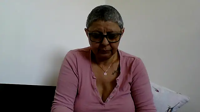 roseblak42 online show from 16, 4, 2026