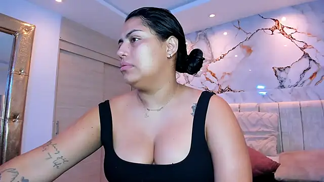 Snapshot of kiana_cream chatting on 9, 7, 2026 kiana cream online show from 9, 7, 2026