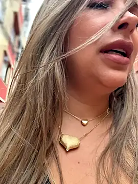  Abril-Office1 online show from 10, 10, 2025