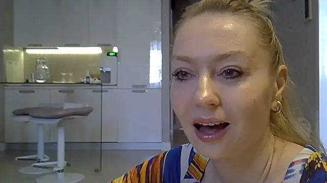 Snapshot of ZarinaSwift chatting on 25, 2, 2026 ZarinaSwift online show from 25, 2, 2026