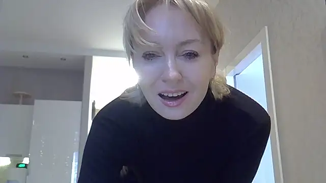 Snapshot of ZarinaSwift chatting on 4, 3, 2026 ZarinaSwift online show from 4, 3, 2026