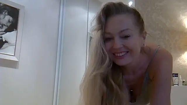 Snapshot of ZarinaSwift chatting on 19, 6, 2026 ZarinaSwift online show from 19, 6, 2026
