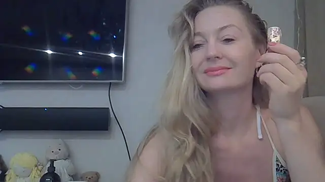 Snapshot of ZarinaSwift chatting on 27, 6, 2026 ZarinaSwift online show from 27, 6, 2026
