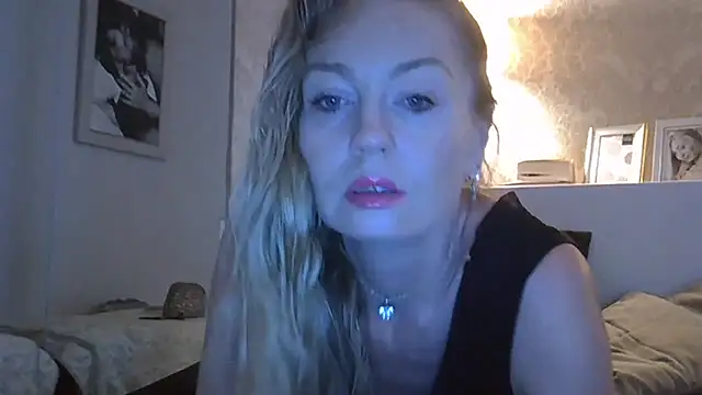 Snapshot of ZarinaSwift chatting on 28, 6, 2026 ZarinaSwift online show from 28, 6, 2026