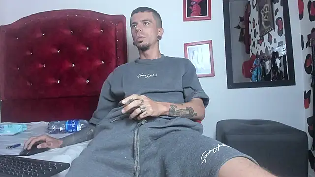 Aaron BigDickxxx online show from 31, 1, 2025