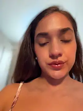 Snapshot of CuteeRose chatting on 16, 5, 2026 CuteeRose online show from 16, 5, 2026