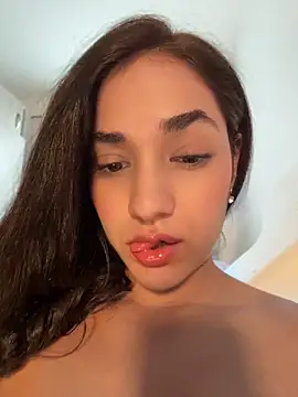 Snapshot of CuteeRose chatting on 28, 5, 2026 CuteeRose online show from 28, 5, 2026