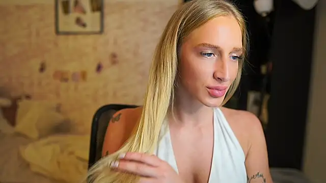 Nicolette  Shea  online show from 29, 11, 2025