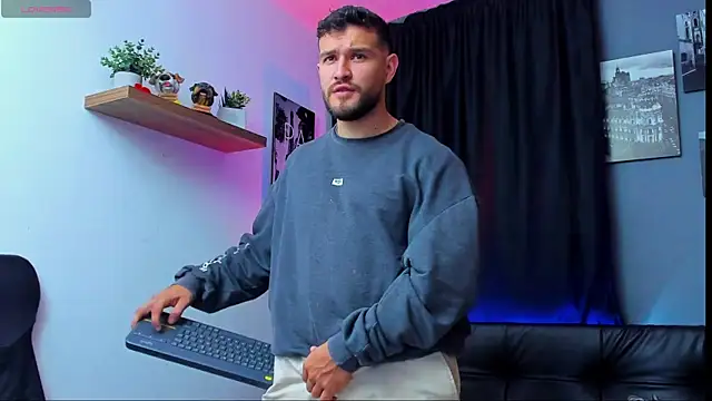 Snapshot of AndrewDiaz chatting on 5, 3, 2025 AndrewDiaz online show from 5, 3, 2025