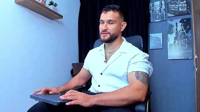 Snapshot of AndrewDiaz chatting on 17, 11, 2025 AndrewDiaz online show from 17, 11, 2025