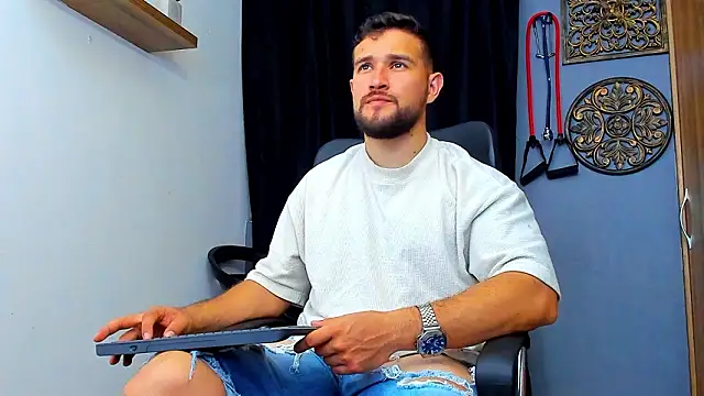 Snapshot of AndrewDiaz chatting on 10, 2, 2026 AndrewDiaz online show from 10, 2, 2026