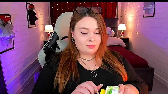 Snapshot of KimberlyMaran chatting on 12, 3, 2025 KimberlyMaran online show from 12, 3, 2025