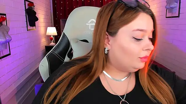 Snapshot of KimberlyMaran chatting on 12, 3, 2025 KimberlyMaran online show from 12, 3, 2025