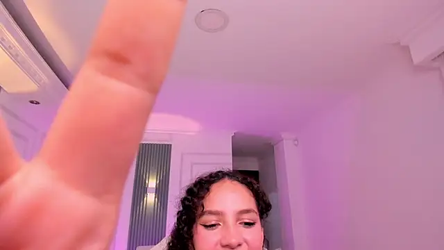 Snapshot of anahi_curlie1 chatting on 31, 5, 2026 anahi curlie1 online show from 31, 5, 2026
